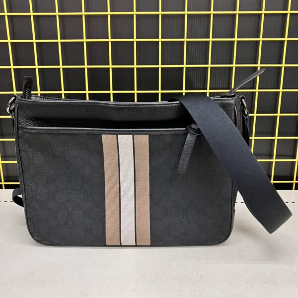 COACH コーチ F29683 セージ キャリーオール 2wayバッグ の買取価格をご紹介♪ 高く売る為には…【春日店】 - リサイクルマートは現在冷蔵庫の買取、家具の買取強化中です！お気軽にお問い合わせください。