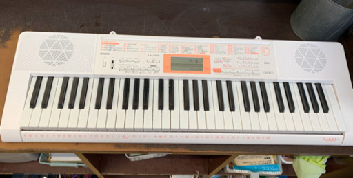 【極美品 2016年製 CASIO キーボード 光ナビゲーション 電子ピアノ LK-123 カシオ 61鍵盤】お買取りしました! - リサイクルマートは現在冷蔵庫の買取、家具の買取強化中です！お気軽にお問い合わせください。