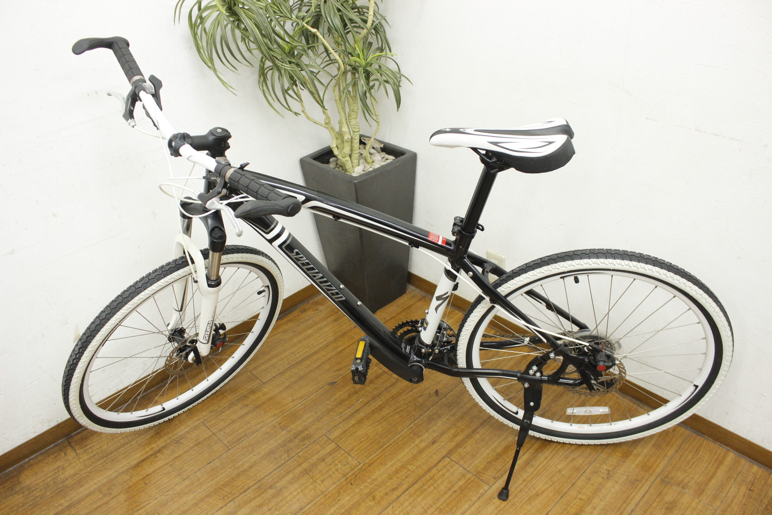 スペシャライズド 26インチ 自転車 EN14766 - リサイクルマートは現在冷蔵庫の買取、家具の買取強化中です！お気軽にお問い合わせください。