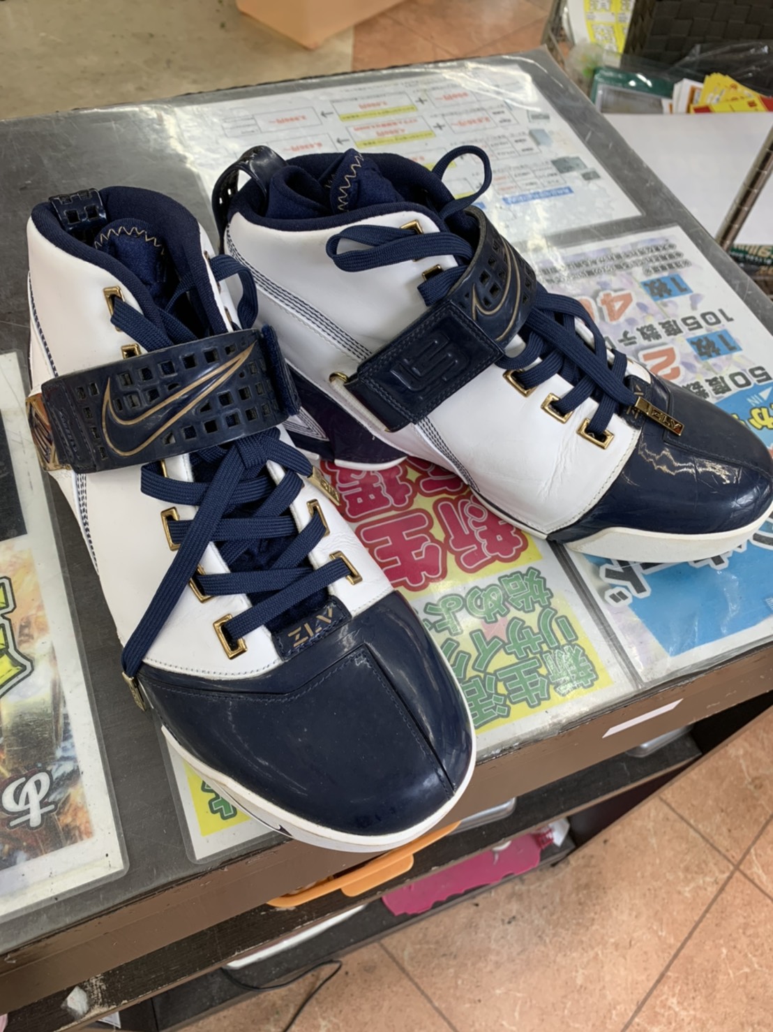 Nike Zoom Lebron AKRON LZV ハイカットレザースニーカーをお買取りさせて頂きました。 - リサイクルマートは現在冷蔵庫の買取、家具の買取強化中です！お気軽にお問い合わせください。