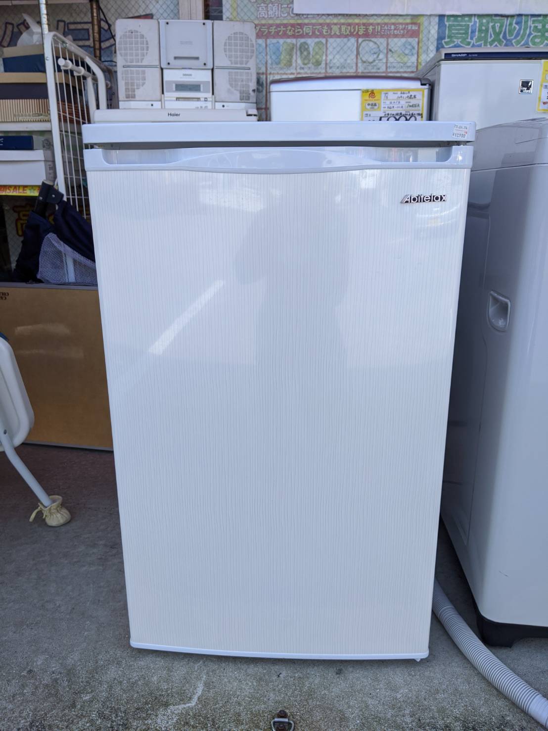 なかなか入りません。【Abitelax/アビテラックス　100L冷凍庫　ACF-110E　2017年製】を買取致しました。 - リサイクルマートは現在冷蔵庫の買取、家具の買取強化中です！お気軽にお問い合わせください。