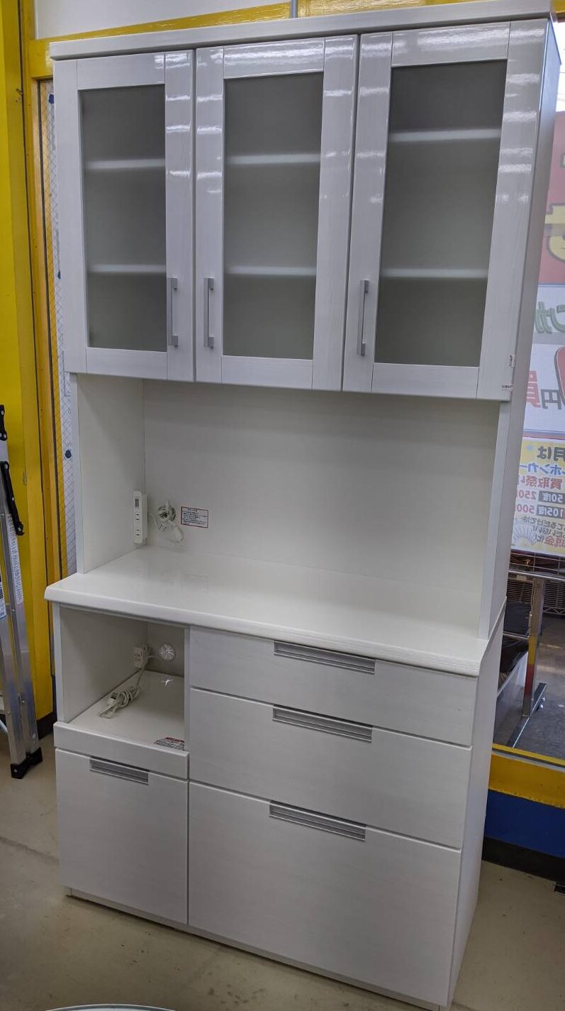 【NITORI ニトリ レンジボード キッチンボード 食器棚 W100cm】をお買取り致しました☆ - リサイクルマートは現在冷蔵庫の買取、家具の買取強化中です！お気軽にお問い合わせください。