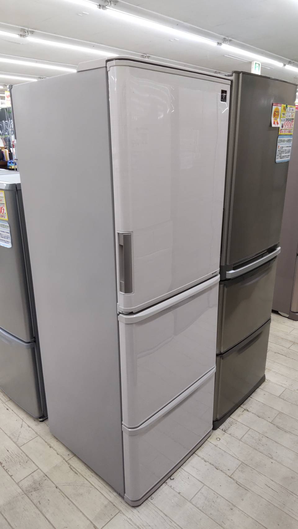 【SHARP シャープ 350L 冷蔵庫 SJ-PW35C-C 便利な両開きタイプ】 - リサイクルマートは現在冷蔵庫の買取、家具の買取強化中です！お気軽にお問い合わせください。