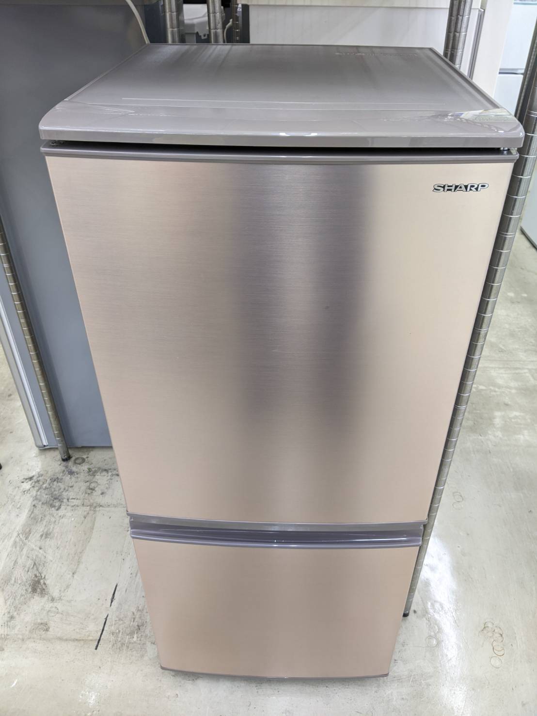 新生活☆ 冷蔵庫 シャープ 137L SJ-D14E 2019年 高年式 SHARP 単身用 冷蔵庫をお買取致しました☆ - リサイクルマートは現在冷蔵庫の買取、家具の買取強化中です！お気軽にお問い合わせください。