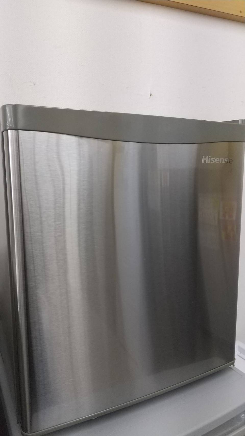 【Hisense ハイセンス 42L 冷蔵庫 2020年式 HR-A42JWS】 - リサイクルマートは現在冷蔵庫の買取、家具の買取強化中です！お気軽にお問い合わせください。
