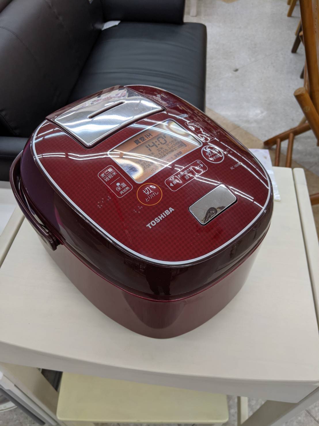 【東芝/TOUSHIBA 5.5合炊飯器　RC-10VRE5　2018年式　レッドカラー！！】を買取させて頂きました！！ - リサイクルマートは現在冷蔵庫の買取、家具の買取強化中です！お気軽にお問い合わせください。