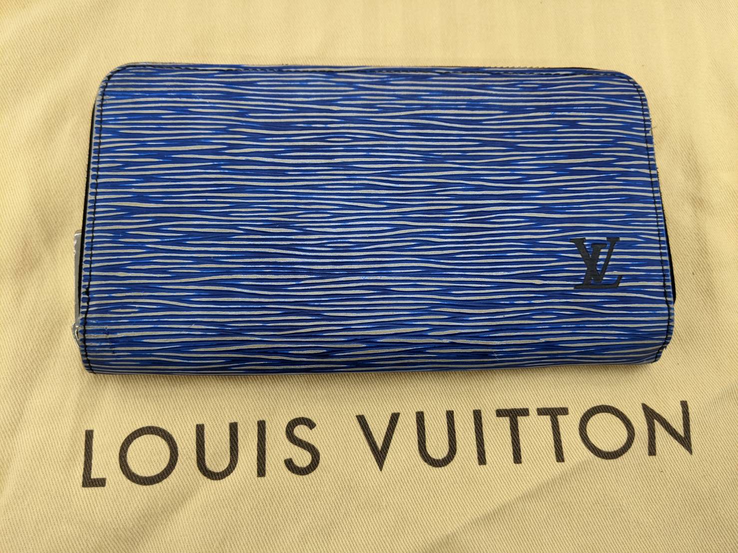 LOUIS VUITTON エピ デニムレザー ジッピーウォレット M60957 ルイヴィトン ラウンドファスナー 長財布 LV - リサイクルマートは現在冷蔵庫の買取、家具の買取強化中です！お気軽にお問い合わせください。