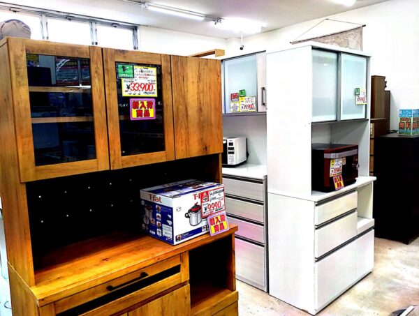【食器棚・レンジボード売ってください!!!　高価買取致します!!!】 - リサイクルマートは現在冷蔵庫の買取、家具の買取強化中です！お気軽にお問い合わせください。