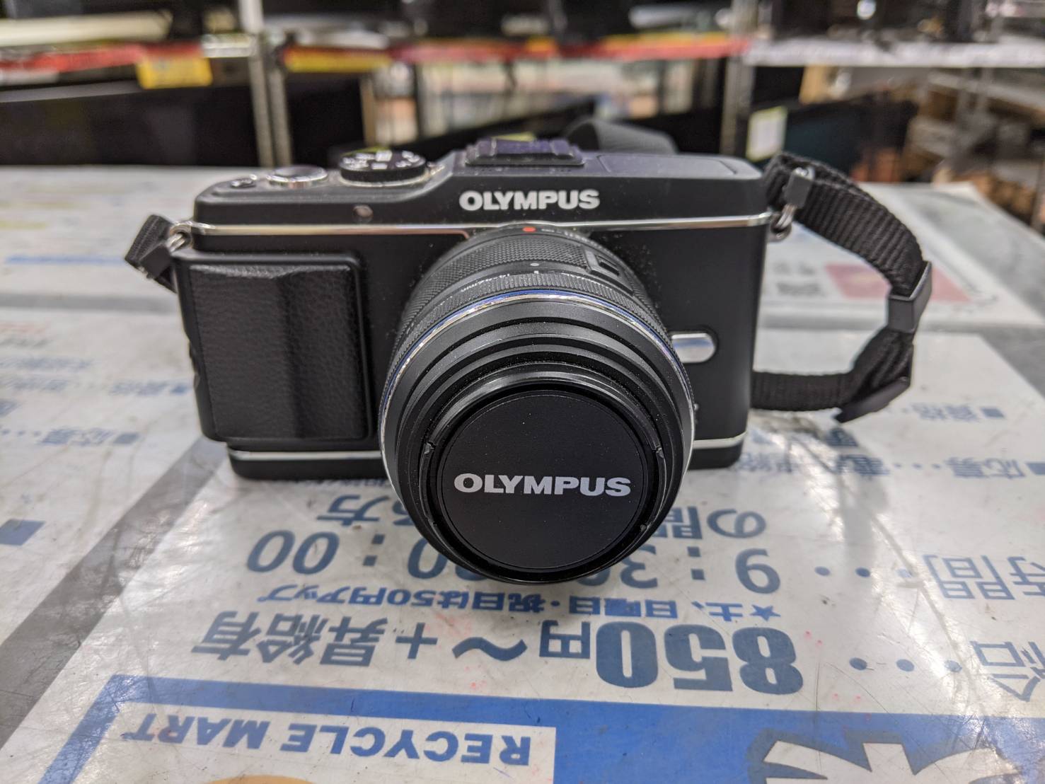 OLYMPUS オリンパス ミラーレス一眼 PEN E-P3 レンズキット ブラック E-P3 をお買取りさせて頂きました!! - リサイクルマートは現在冷蔵庫の買取、家具の買取強化中です！お気軽にお問い合わせください。