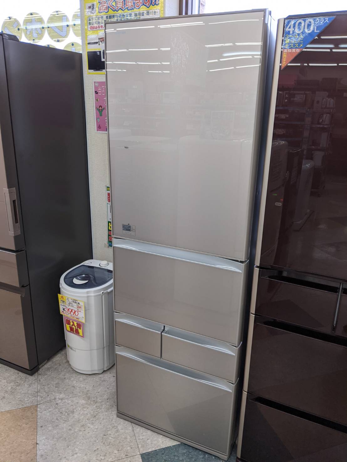 【TOSHIBA　東芝/410リットル冷蔵庫/2016年製/GR-J43GXVE/ガラストップ】お買取させて頂きました。 - リサイクルマートは現在冷蔵庫の買取、家具の買取強化中です！お気軽にお問い合わせください。