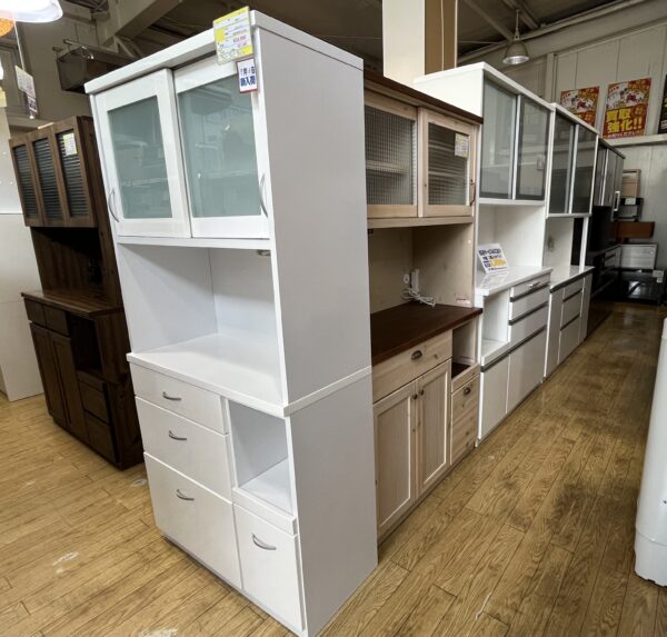 食器棚・キッチンカウンターを買取強化中！！ - リサイクルマートは現在冷蔵庫の買取、家具の買取強化中です！お気軽にお問い合わせください。