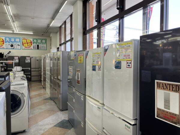 ⭐⭐ファミリー冷蔵庫大量（28台）に取り揃えています!! 在庫数ぶっちぎり!!⭐⭐ - リサイクルマートは現在冷蔵庫の買取、家具の買取強化中です！お気軽にお問い合わせください。