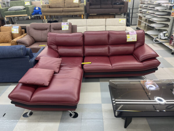 カウチソファが足りていません。お売りください!!