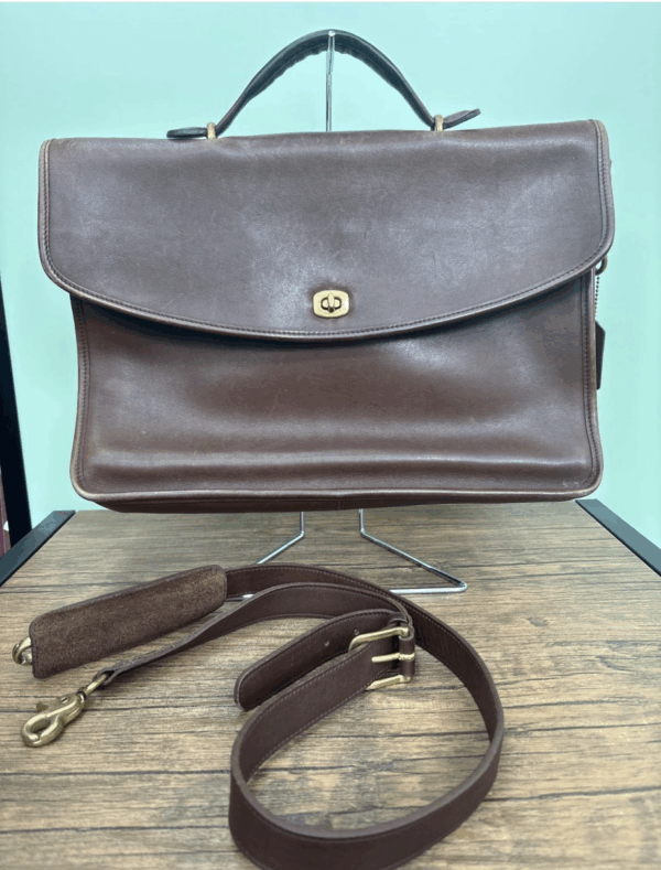 90s OLD COACH レザーショルダーバッグ ビジネスバッグ ブラウン お買取りさせて頂きました。 - リサイクルマートは現在冷蔵庫の買取、家具の買取強化中です！お気軽にお問い合わせください。