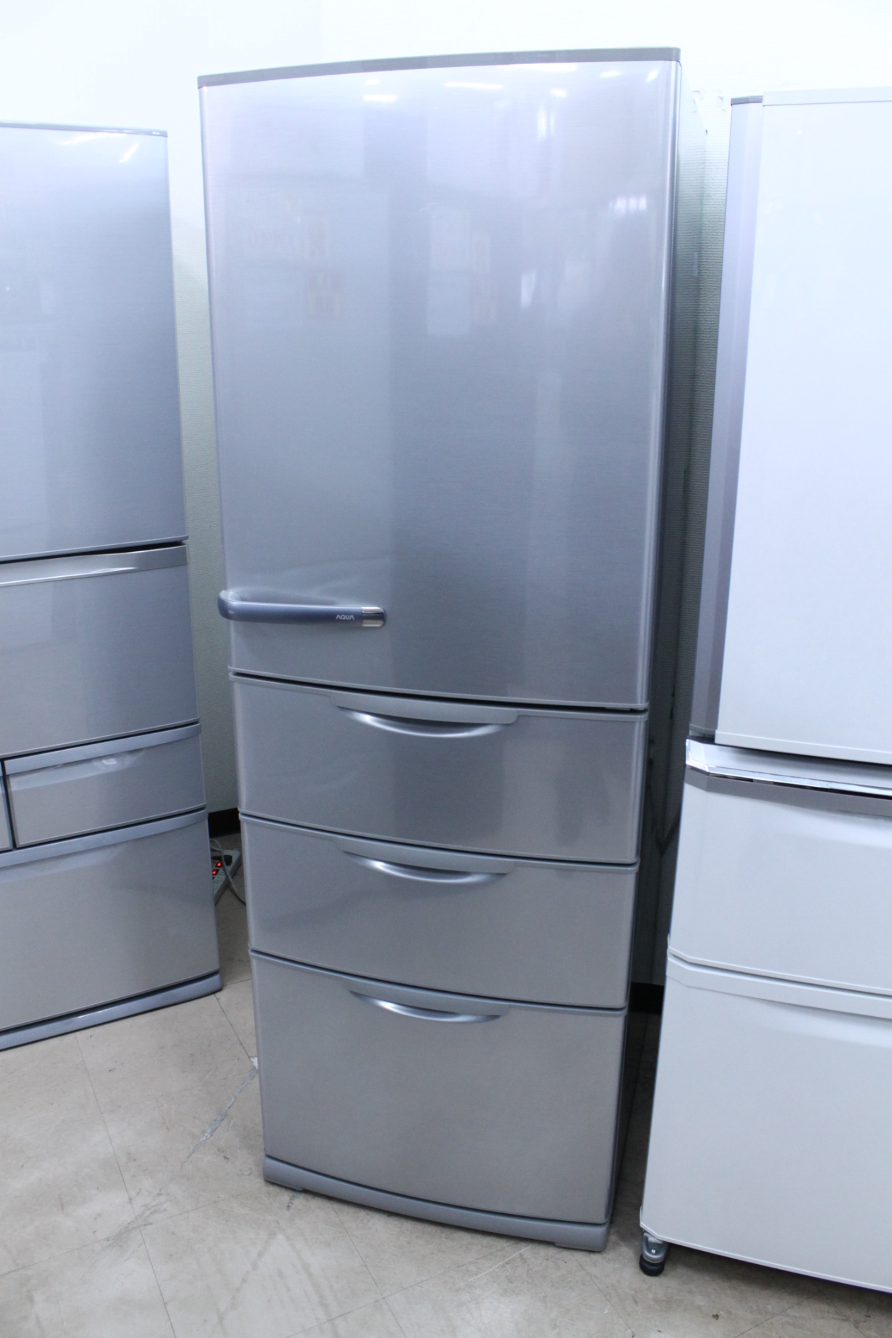 【AQUA アクア 2015年製 355L 冷蔵庫 AQR-361D  右開き 4ドア ブライトシルバー】を買取させて頂きました！！ - リサイクルマートは現在冷蔵庫の買取、家具の買取強化中です！お気軽にお問い合わせください。