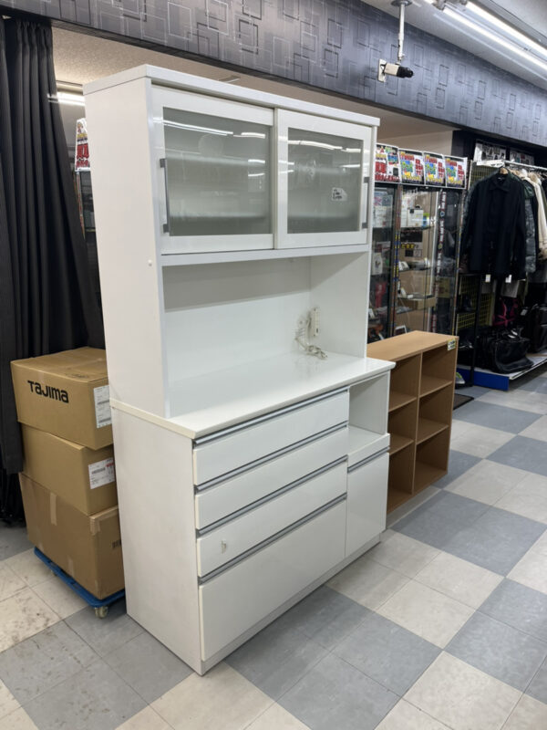 食器棚、レンジボードの在庫が充実しています。