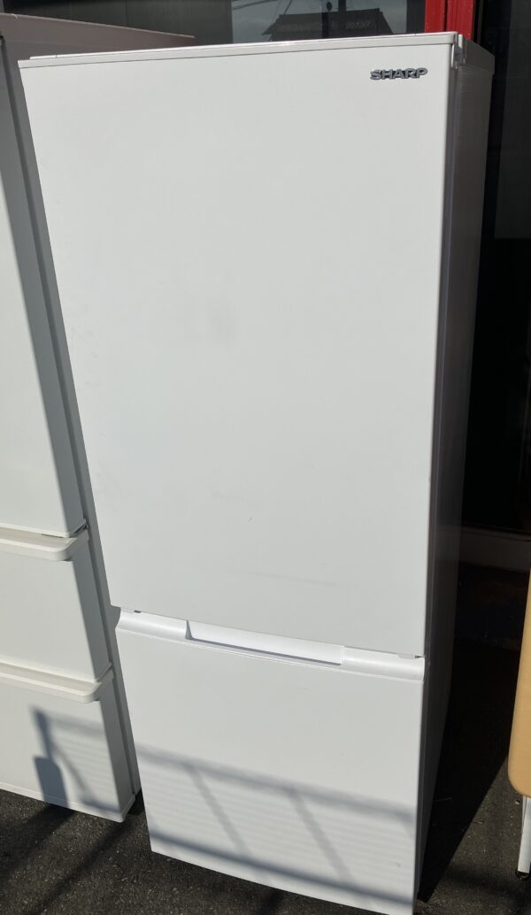 【SHARP　179L冷蔵庫】お買取り致しました！ - リサイクルマートは現在冷蔵庫の買取、家具の買取強化中です！お気軽にお問い合わせください。