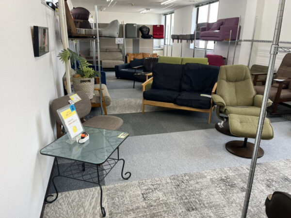 リサイクルマート内2階へ家具コーナーを増設いたしました！！