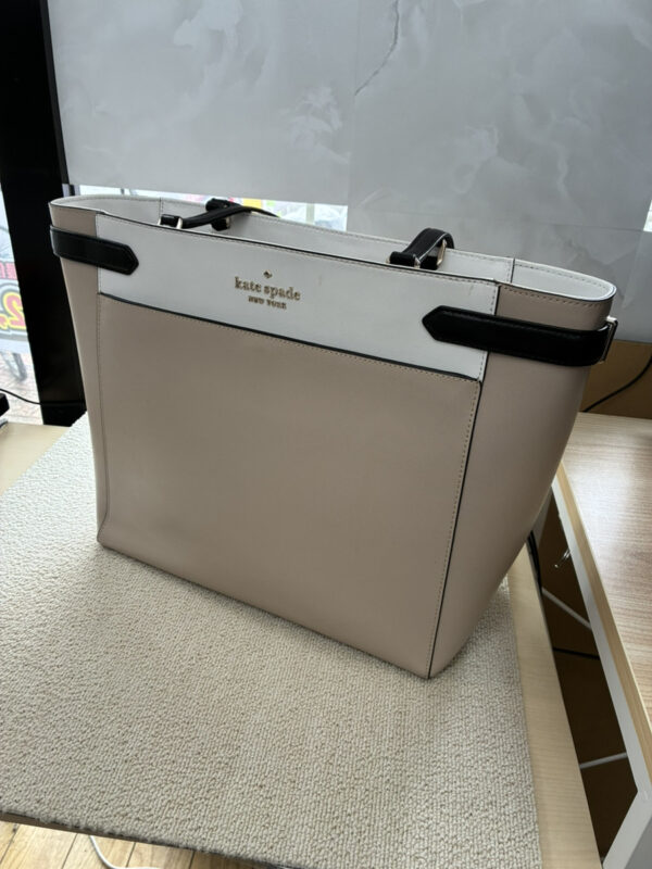 【kate spade ステイシー カラーブロック ラップトップ トート】をお買取りいたしました - リサイクルマートは現在冷蔵庫の買取、家具の買取強化中です！お気軽にお問い合わせください。