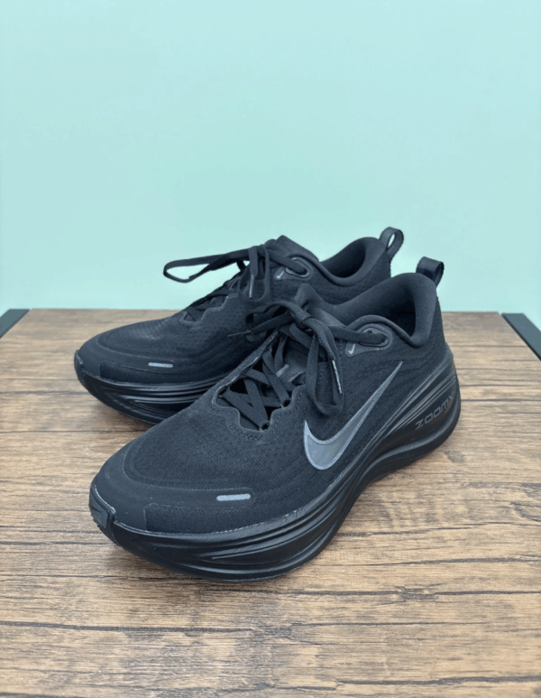 NIKE VOMERO PLUS ランニングシューズ BLK HV8150-003 25cm　お買取りしました！！ - リサイクルマートは現在冷蔵庫の買取、家具の買取強化中です！お気軽にお問い合わせください。