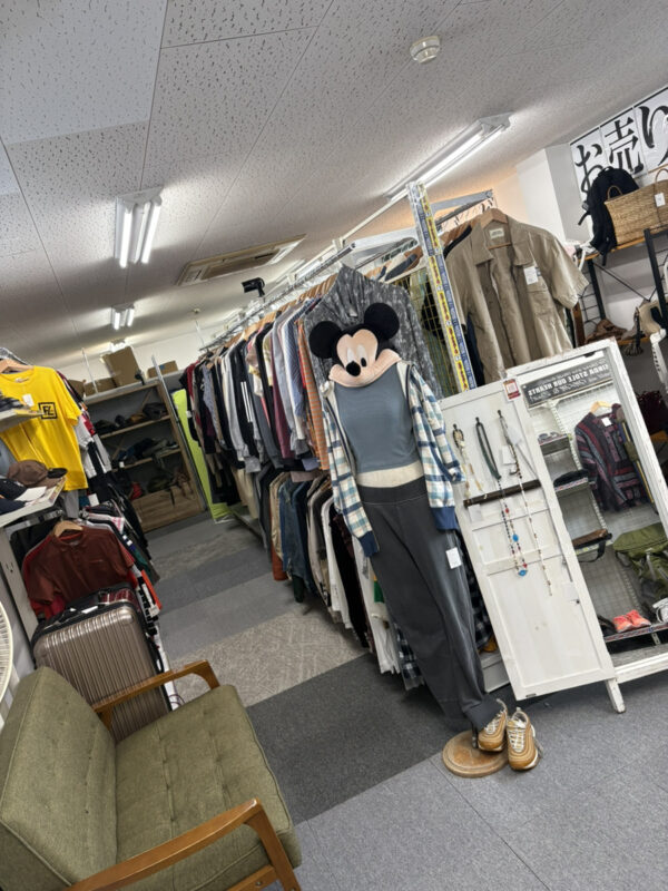 👚✨2階衣料品コーナー大量補充完了しました！！え？100円ボトム！？✨👔
