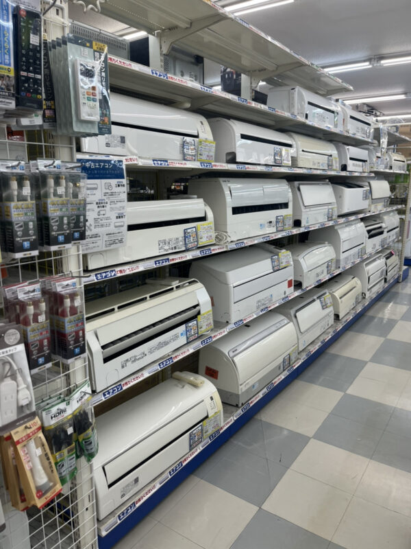 エアコン好評販売中~暑い日が続きます。お早めのご来店お待ちしております。