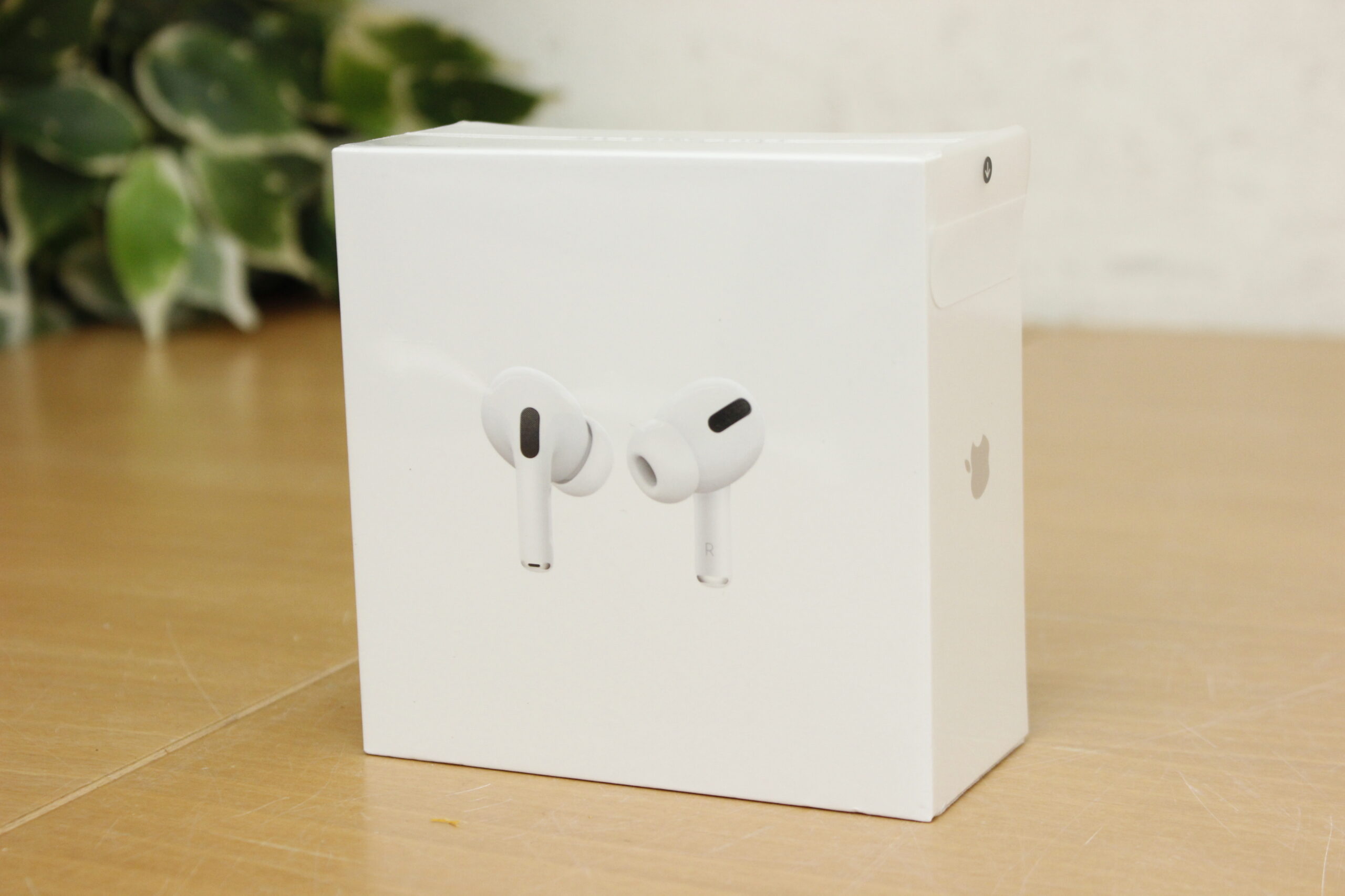 Apple AirPods Pro MWP22J/A ☆ iPad iMac iPhone MacBook など アップル製品は特に高価買取!! - リサイクルマートは現在冷蔵庫の買取、家具の買取強化中です！お気軽にお問い合わせください。