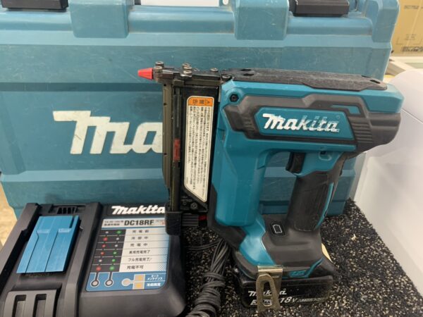 makita 充電式ピンタッカー PT353DZK をお買取りいたしました。 - リサイクルマートは現在冷蔵庫の買取、家具の買取強化中です！お気軽にお問い合わせください。