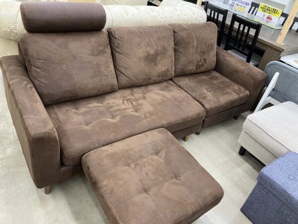 3人掛けオットマン付きレザーテックスソファーをお買取り致しました。 - リサイクルマートは現在冷蔵庫の買取、家具の買取強化中です！お気軽にお問い合わせください。