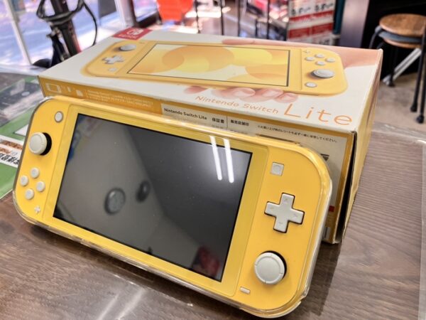 今回は【Nintendo Switch Lite ニンテンドースイッチライト イエロー】をお買取致しました！！ - リサイクルマートは現在冷蔵庫の買取、家具の買取強化中です！お気軽にお問い合わせください。
