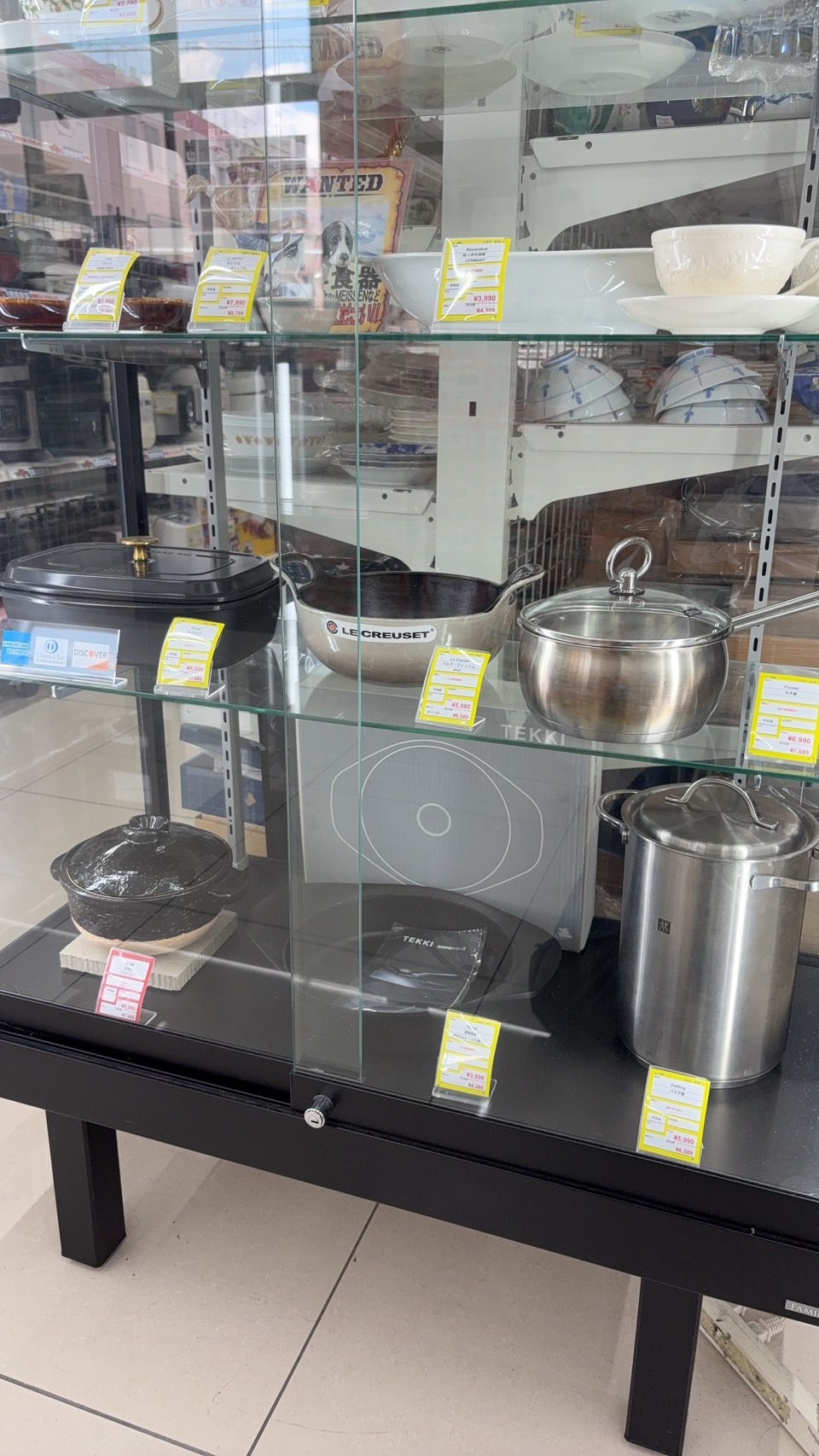 人気ブランドのお鍋がたくさん入荷( *´艸`)しました!ショーケースにて展示中!!