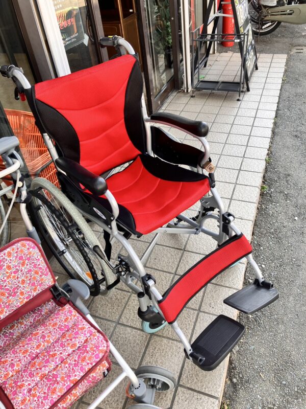 【ケアテックジャパン　自走式軽量車椅子】をお買取致しました！！ - リサイクルマートは現在冷蔵庫の買取、家具の買取強化中です！お気軽にお問い合わせください。
