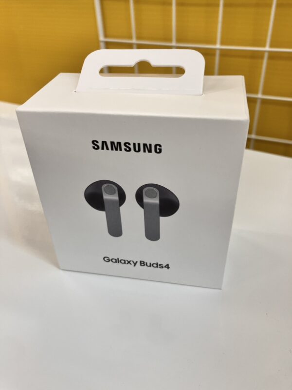 【サムスン　SAMSUNG　ワイヤレスイヤホン　Galaxy　Buds4　2026年製】をお買取致しました！！ - リサイクルマートは現在冷蔵庫の買取、家具の買取強化中です！お気軽にお問い合わせください。