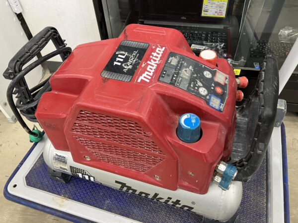 【makita エアコンプレッサ AC462XL】をお買取りいたしました。 - リサイクルマートは現在冷蔵庫の買取、家具の買取強化中です！お気軽にお問い合わせください。