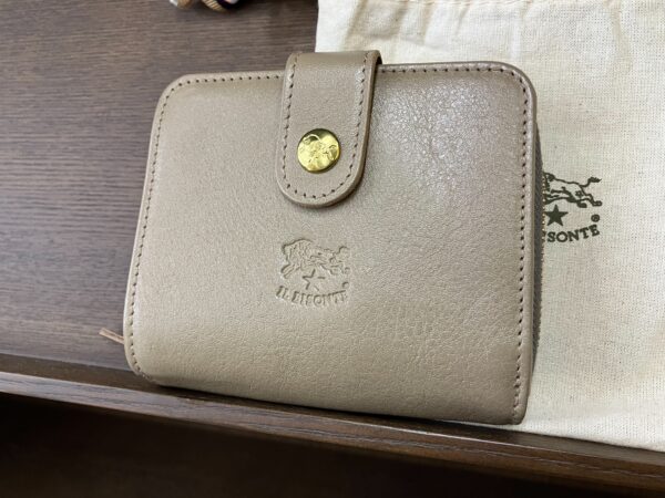 【未使用☆ILBISONTE 二つ折り財布 SMW067 PV005】をお買取りいたしました。 - リサイクルマートは現在冷蔵庫の買取、家具の買取強化中です！お気軽にお問い合わせください。