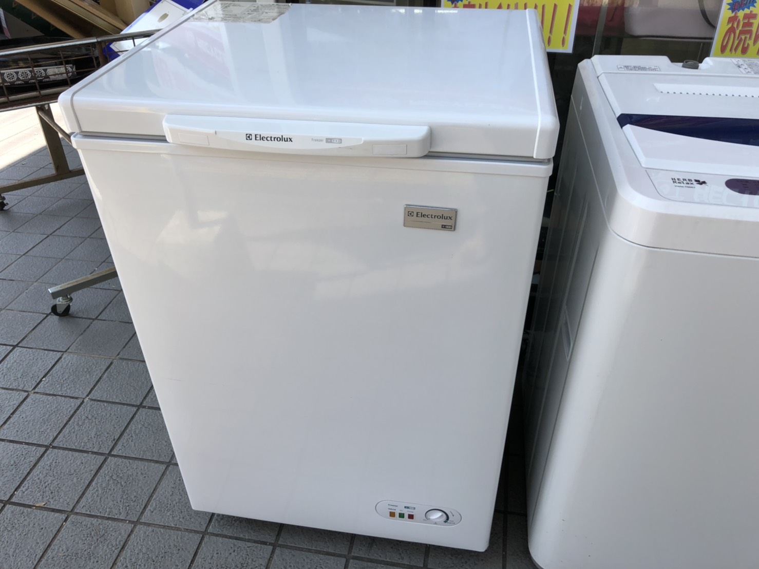 Electrolux エレクトロラックス 105L チェストタイプ 冷凍庫 フリーザー ECB105 ホワイト をお買取りさせて頂きました!! - リサイクルマートは現在冷蔵庫の買取、家具の買取強化中です！お気軽にお問い合わせください。