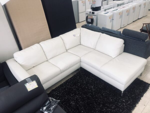 【⭐️総本革張り⭐️定価748,000円 NATUZZI EDITIONS 本革 カウチソファー 3人掛けソファ コーナーソファー L字ソファ ホワイト アイボリー 白 をお買取りしました! - リサイクルマートは現在冷蔵庫の買取、家具の買取強化中です！お気軽にお問い合わせください。