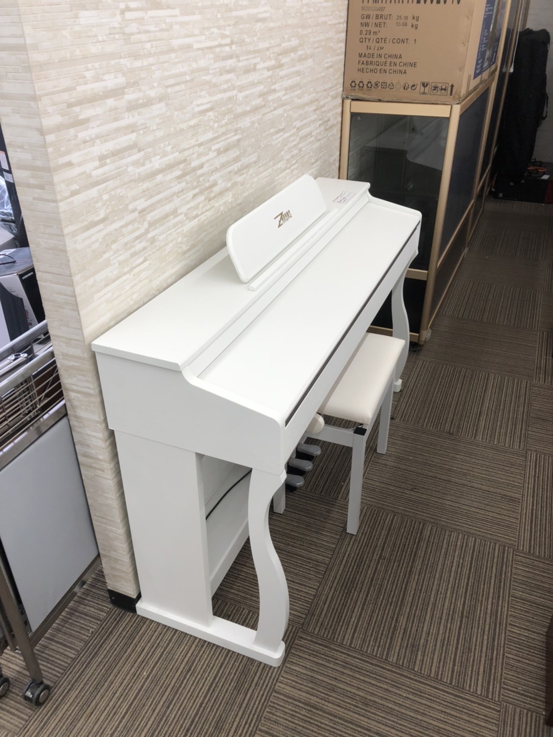 【ZHRUNS 電子ピアノ 88鍵盤 ハンマーアクション鍵盤 ピアノタッチ感 木製スタンド 】を買取りさせて頂きました。 - リサイクルマートは現在冷蔵庫の買取、家具の買取強化中です！お気軽にお問い合わせください。