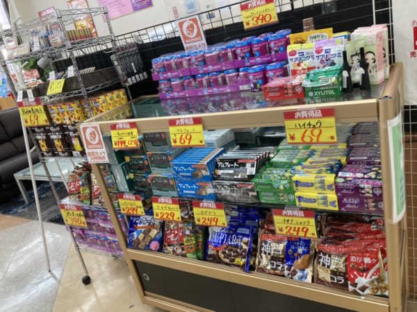 お菓子が大量入荷！！来年もよろしくお願いします！！ - リサイクルマートは現在冷蔵庫の買取、家具の買取強化中です！お気軽にお問い合わせください。