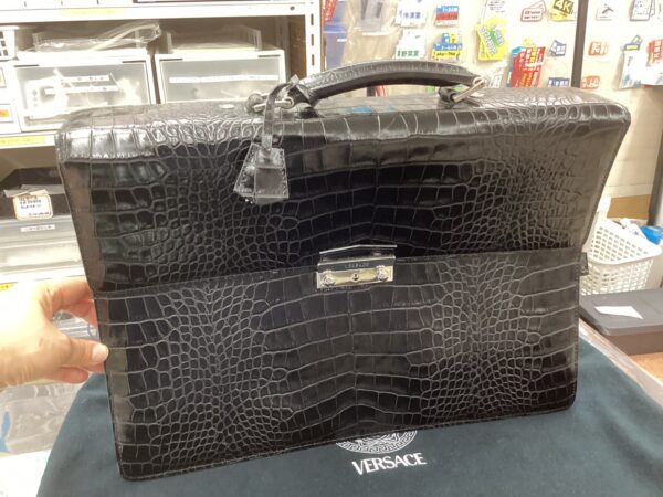 【VERSACE/ヴェルサーチェ👜クロコ型押し👜ビジネスバッグ👜】をお買取致しました！！ - リサイクルマートは現在冷蔵庫の買取、家具の買取強化中です！お気軽にお問い合わせください。