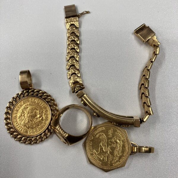 K18・K24 金製品まとめ（コインペンダント・ブレスレット・リング） の買取価格をご紹介♪ 高く売る為には…【春日店】 - リサイクルマートは現在冷蔵庫の買取、家具の買取強化中です！お気軽にお問い合わせください。