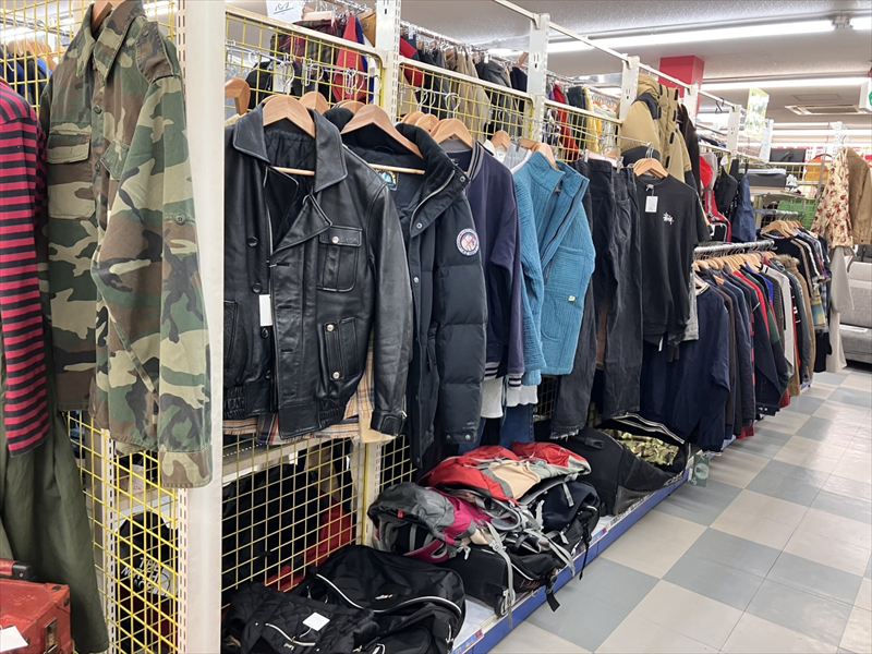 【衣類売り場リニューアル】2Fに新・アパレルフロア誕生予定！春日市で古着を買うならリサイクルマート春日店へ