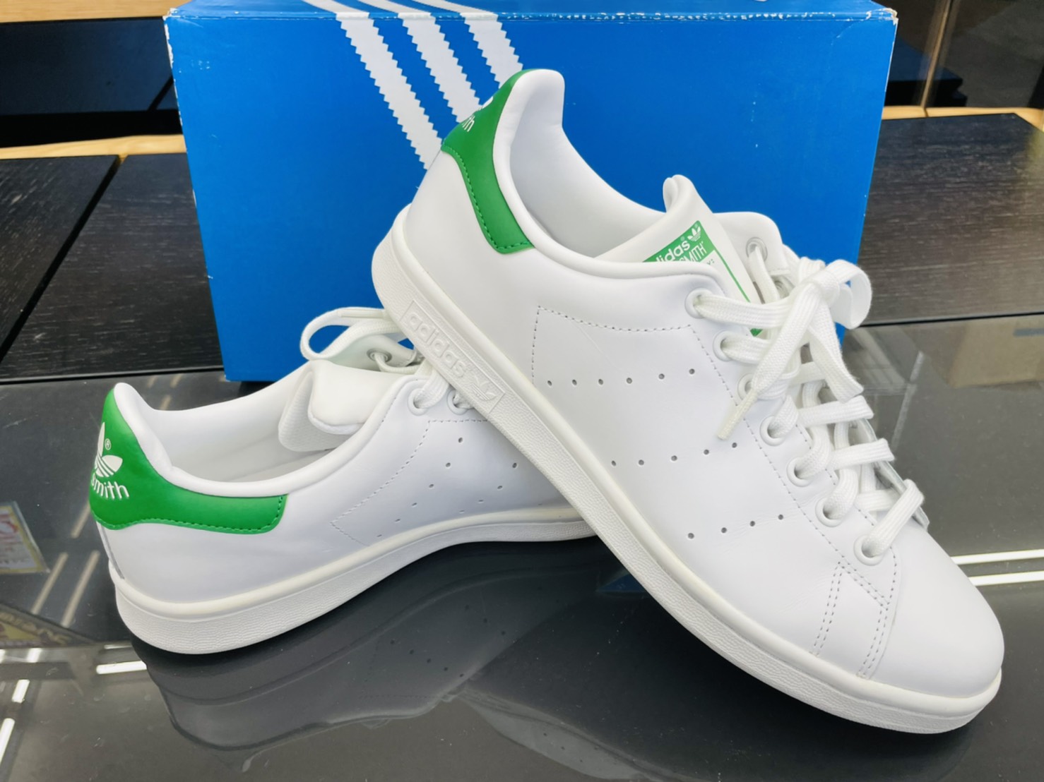 【adidas(アディダス) / STAN SMITH(スタンスミス)スニーカー / ホワイトグリーン 】買い取りさせて頂きました！！ - リサイクルマートは現在冷蔵庫の買取、家具の買取強化中です！お気軽にお問い合わせください。