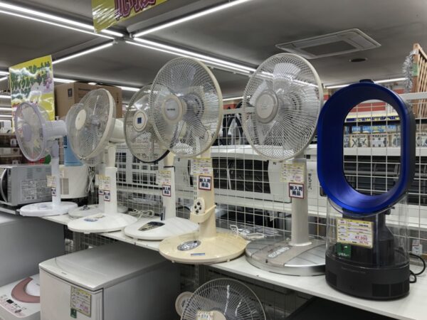 【夏物家電 豊富に取り揃えております】買取も高く買います!!是非お売り下さい☆ - リサイクルマートは現在冷蔵庫の買取、家具の買取強化中です！お気軽にお問い合わせください。