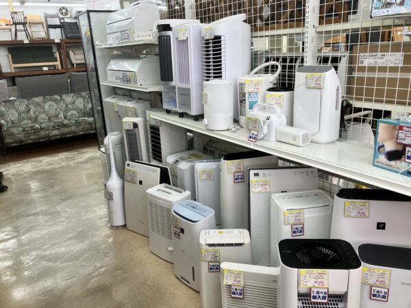 【扇風機/冷風機】夏物家電の買取強化中！！販売もお任せ下さい♪【エアコン/除湿器】 - リサイクルマートは現在冷蔵庫の買取、家具の買取強化中です！お気軽にお問い合わせください。