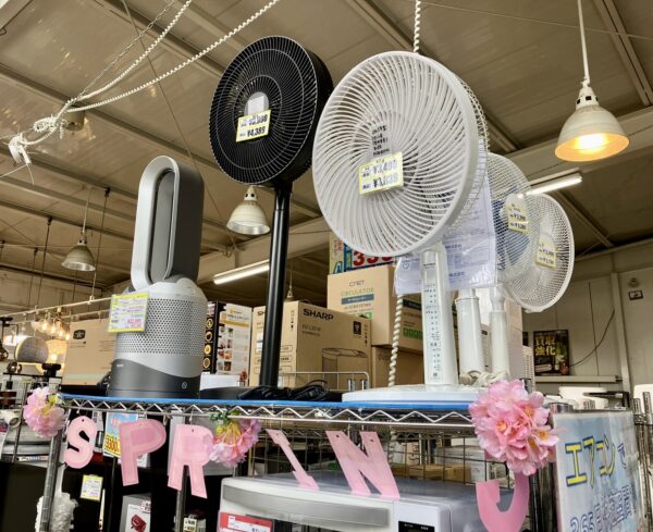 扇風機販売始めました！！今年の夏も強力アイテムで乗り切りましょう♪(*^^)v - リサイクルマートは現在冷蔵庫の買取、家具の買取強化中です！お気軽にお問い合わせください。