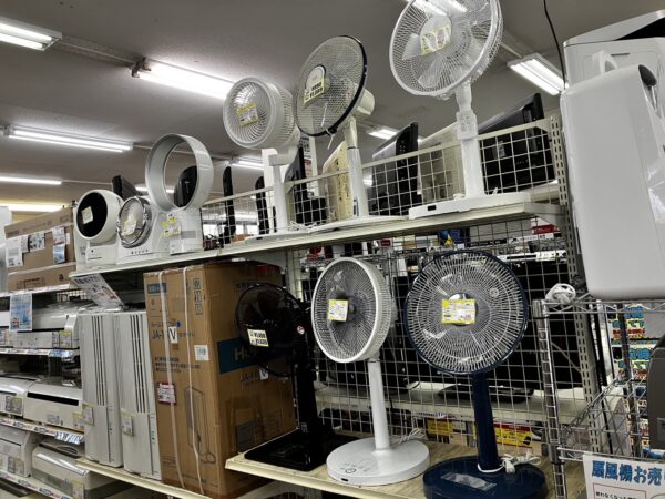 🙇🙇🙇扇風機、サーキュレーター、などの夏物家電是非お売り下さい。🙇🙇🙇 - リサイクルマートは現在冷蔵庫の買取、家具の買取強化中です！お気軽にお問い合わせください。