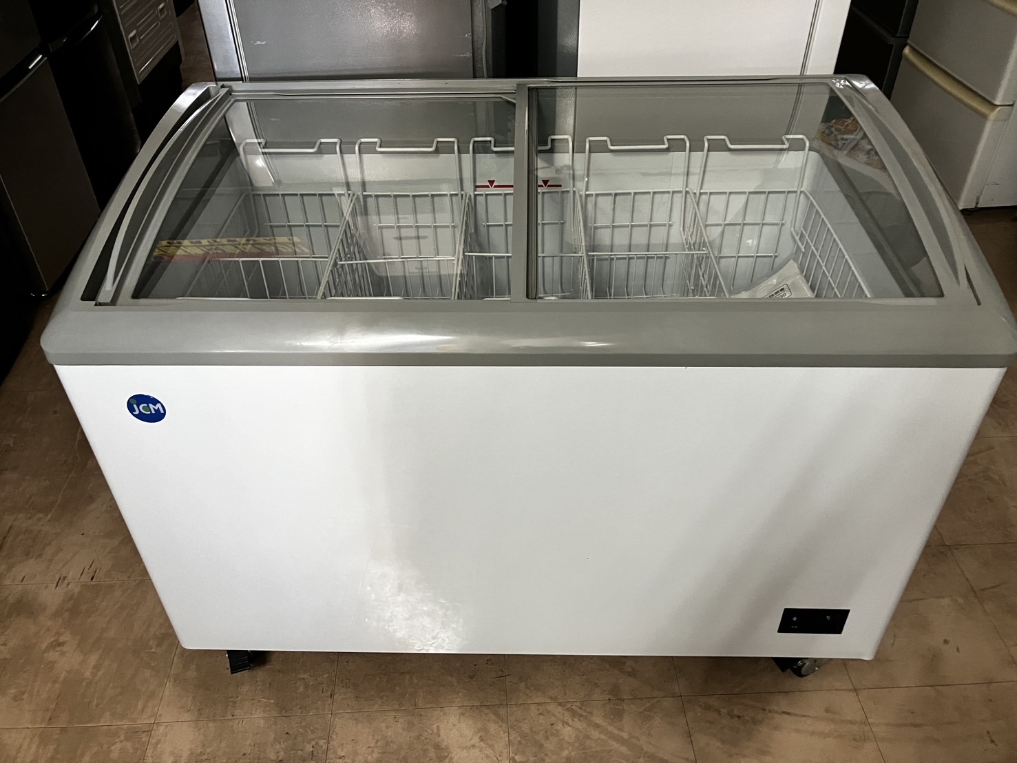 JCM  240L 冷凍ショーケース JCMCS-240【2021年製】をお買取致しました！！ - リサイクルマートは現在冷蔵庫の買取、家具の買取強化中です！お気軽にお問い合わせください。