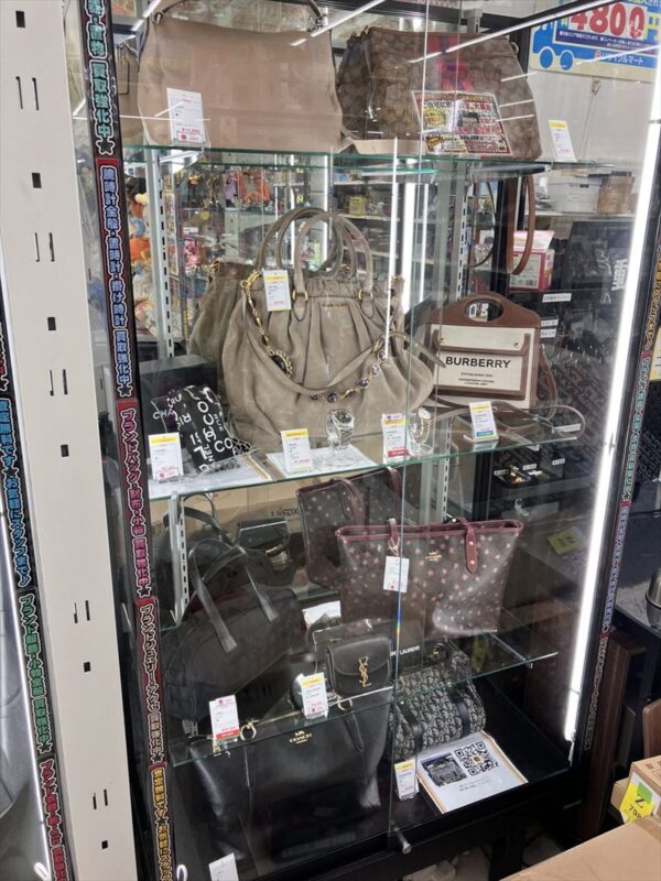 福岡市西区リサイクルマート福重店のブランドバッグ・腕時計売場 