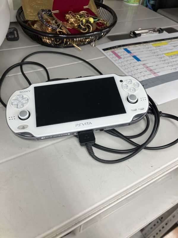 【SONY PS Vita】をお買取りさせて頂きました！！ - リサイクルマートは現在冷蔵庫の買取、家具の買取強化中です！お気軽にお問い合わせください。